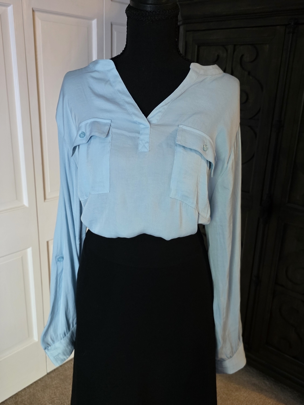 Simply Vera Vera Wang Light Blue Light Blue Women's V-Neck Utility Pocket Blouse